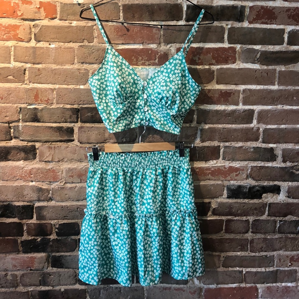 Adorable 2 Piece Skirt Set